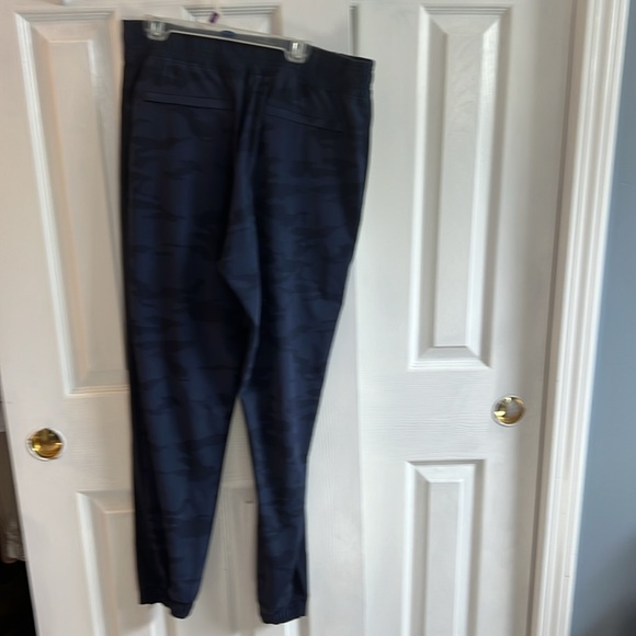 Athleta Brooklyn textured Jogger - Picture 3 of 3